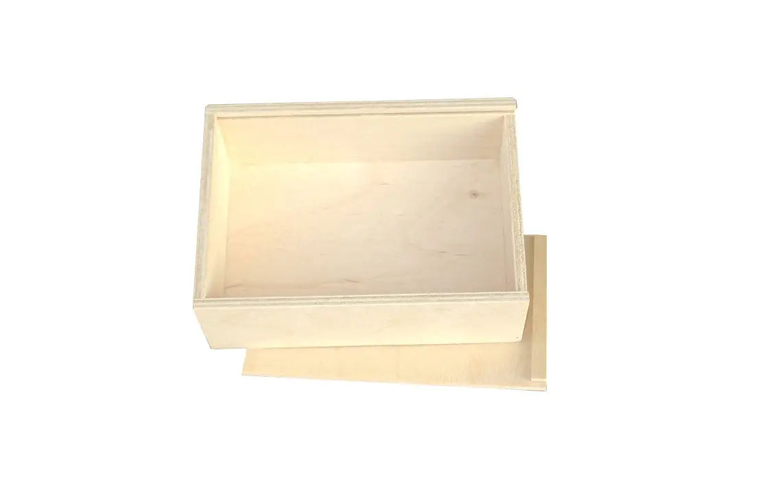 Hellfarbene holzbox mit schiebedeckel leicht versetzt ideal zum befüllen und gravieren 16 x 11 x 5 cm