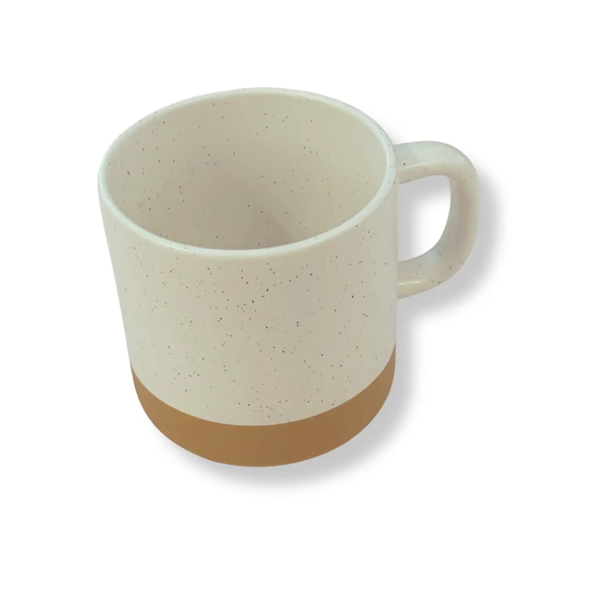 Creamfarbene gesprenkelte keramiktasse natural touch mit kontrastierendem beigegrund und modernem griff 360 ml
