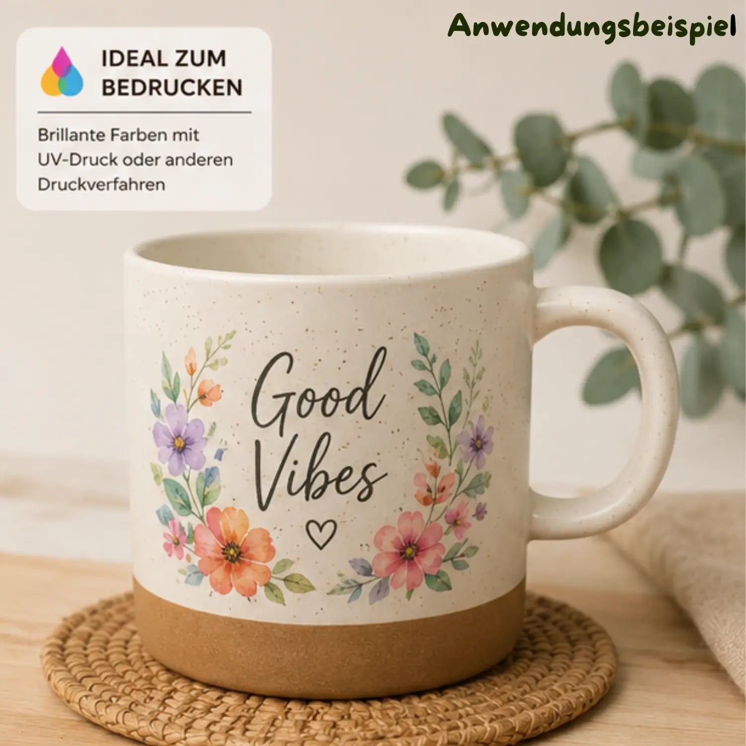Keramiktasse natural touch 360 ml aus weißem keramik mit braunem boden und good vibes blumendesign