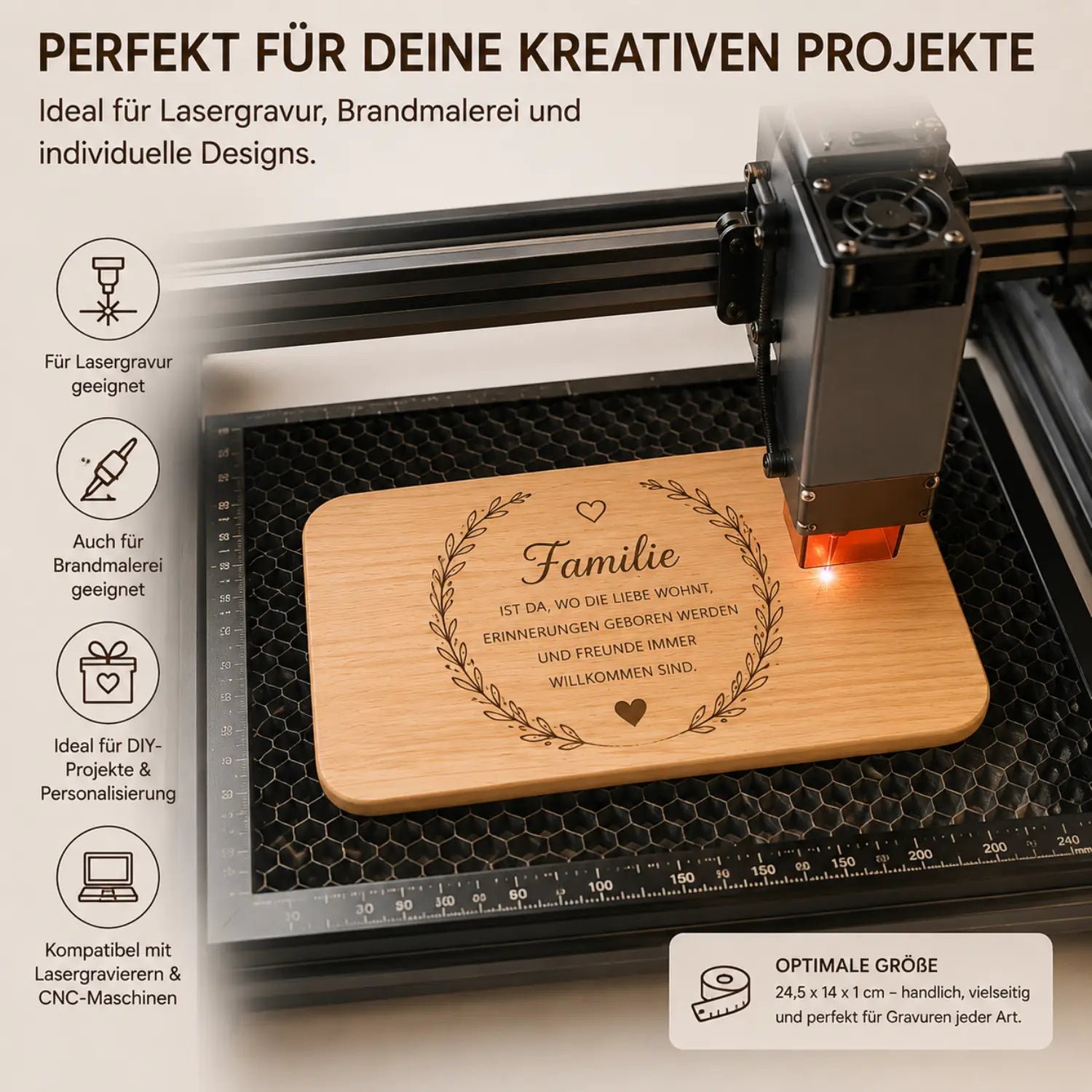 Leicht braunes schneidebrett aus erlenholz mit graviertem text und dekorativem kranz 24,5 x 14 x 1 cm