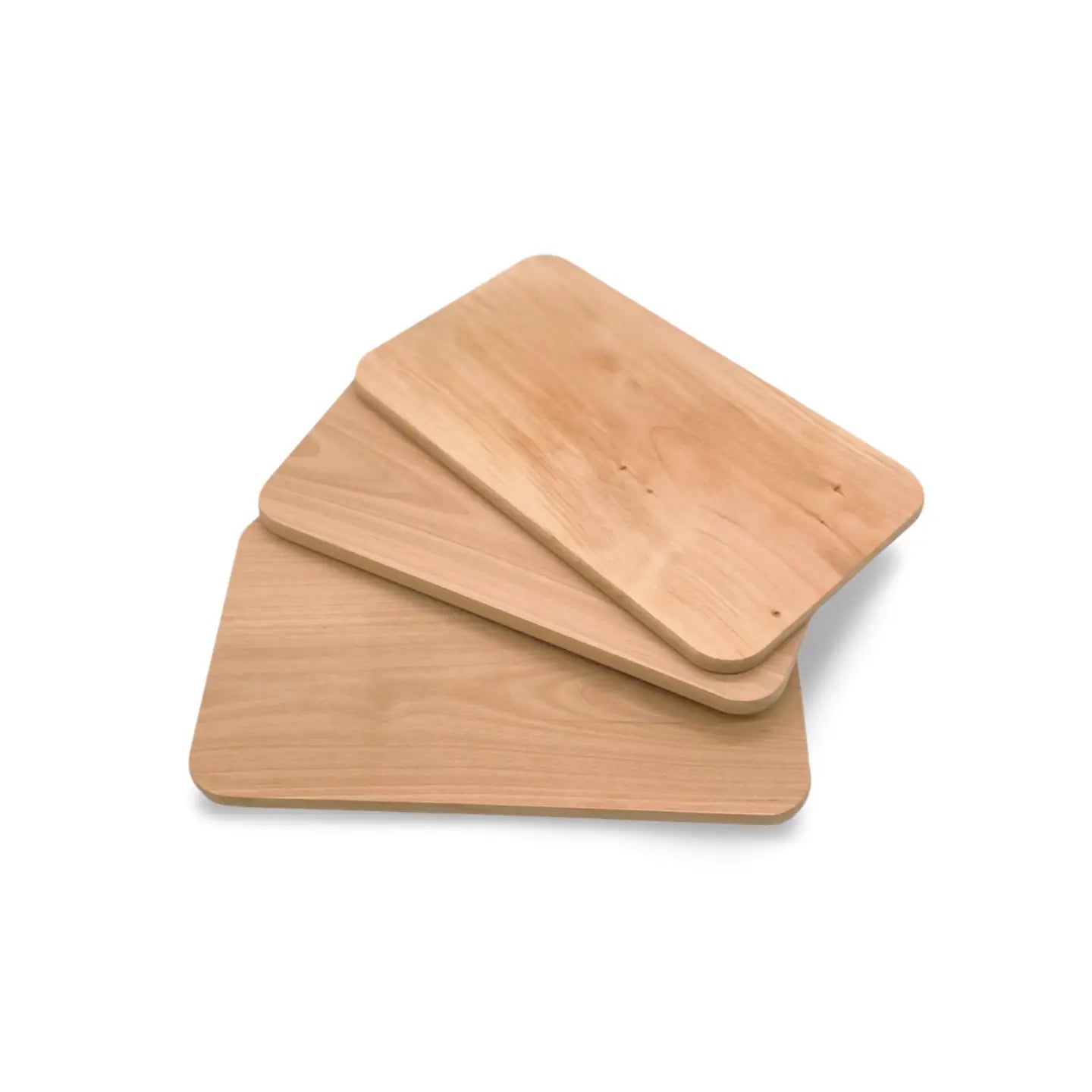 Drei hellfarbene schneidebretter aus erlenholz mit abgerundeten kanten ideal zum gravieren 24,5 x 14 x 1 cm