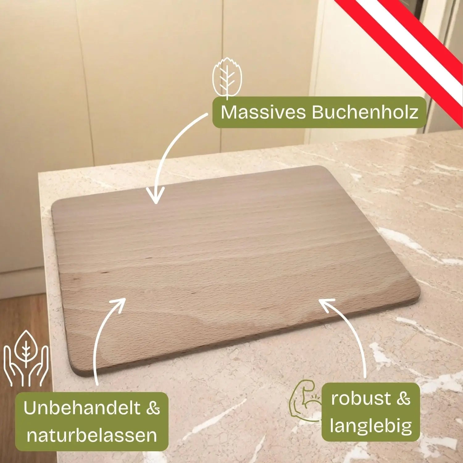 Rechteckiges, hellbraunes schneidebrett aus heimischer buche mit naturbelassener oberfläche ideal zum gravieren