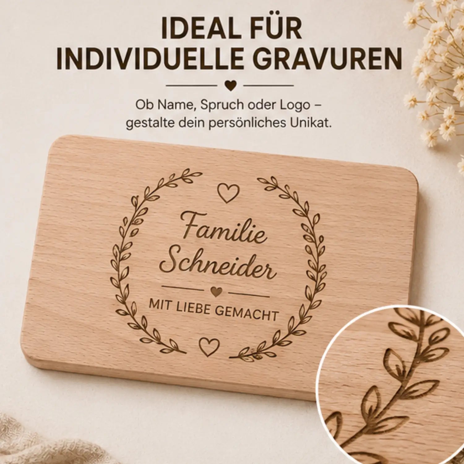 Schneidebrett aus heimischer buche in hell mit gravur familie schneider umgeben von blättern und herzen